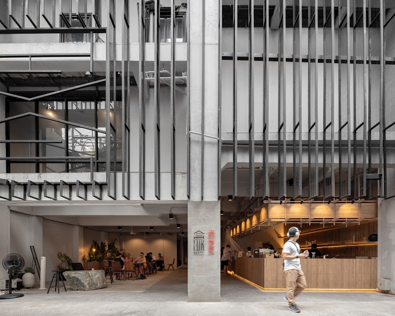Luk Hostel (ลุก โฮสเทล) - Luk Hostel (ลุก โฮสเทล) 382, 384-386 Soi Wanit 1, Khwaeng Chakkrawat, Khet Samphanthawong, Krung Thep Maha Nakhon 10100, Thailand